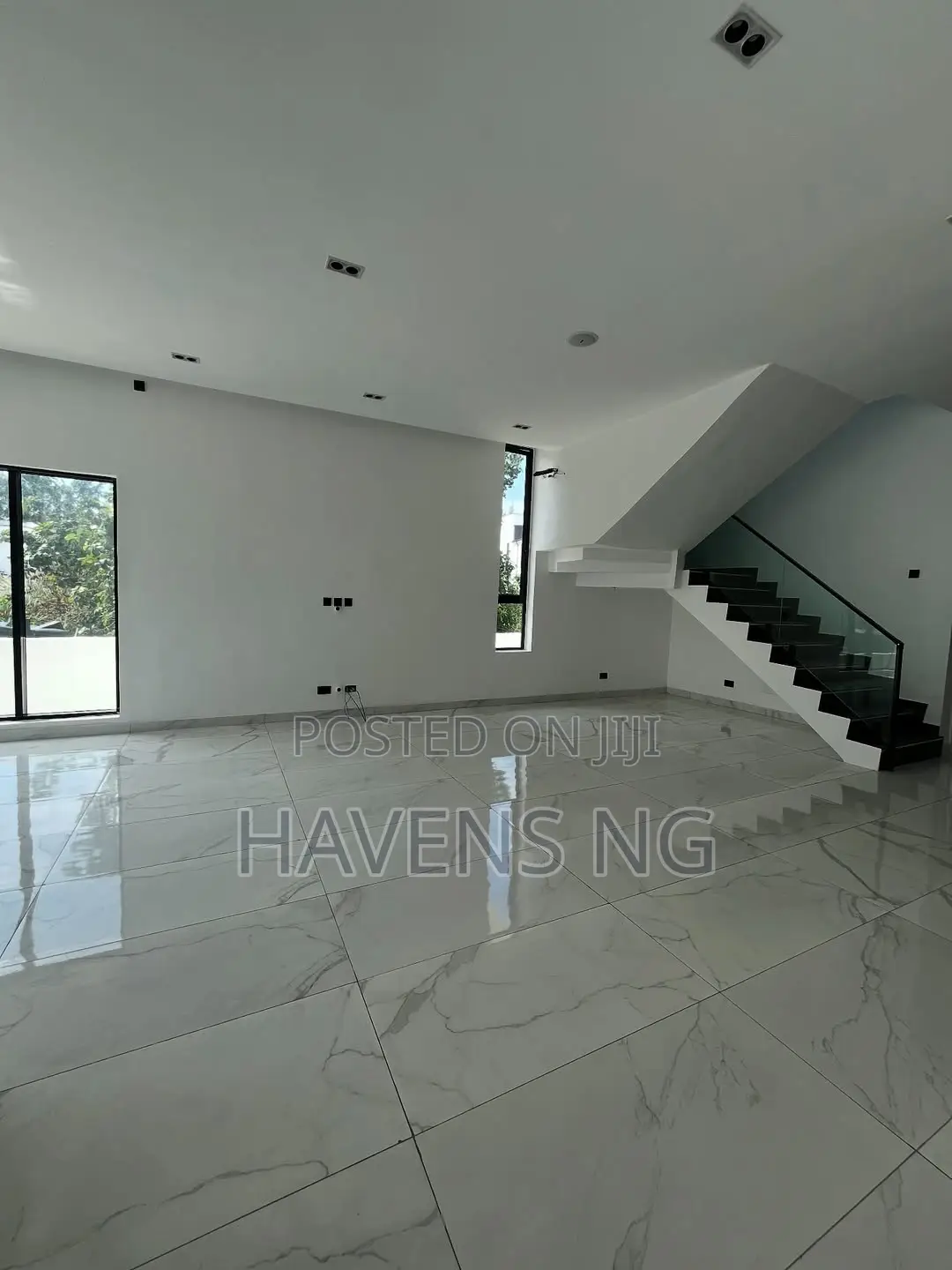 5bdrm Duplex in Ikota for sale