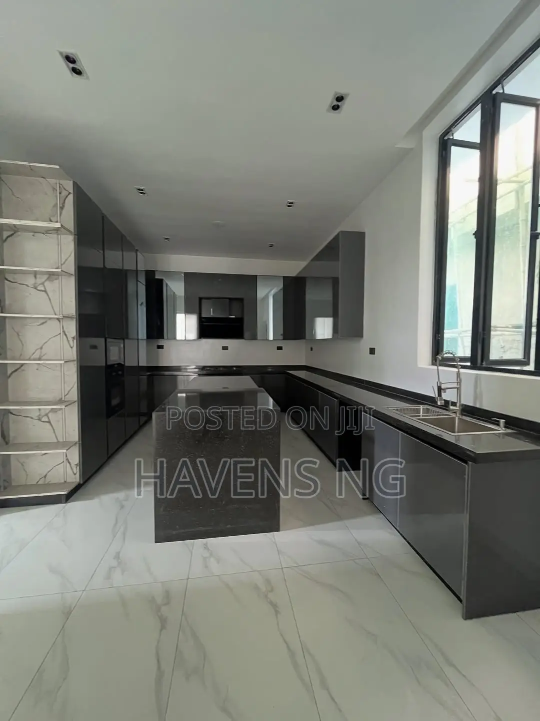 5bdrm Duplex in Ikota for sale