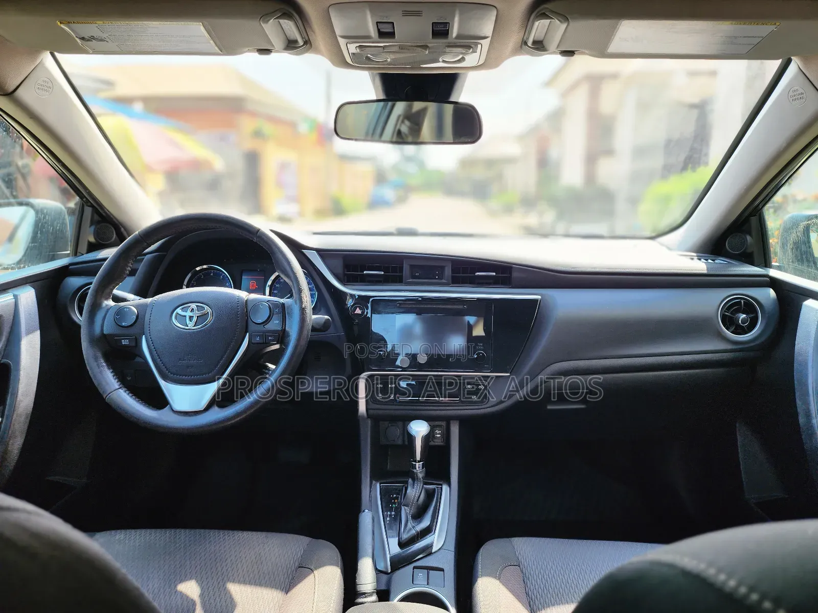 Toyota Corolla LE (1.8L 4cyl 2A) 2018 Blue