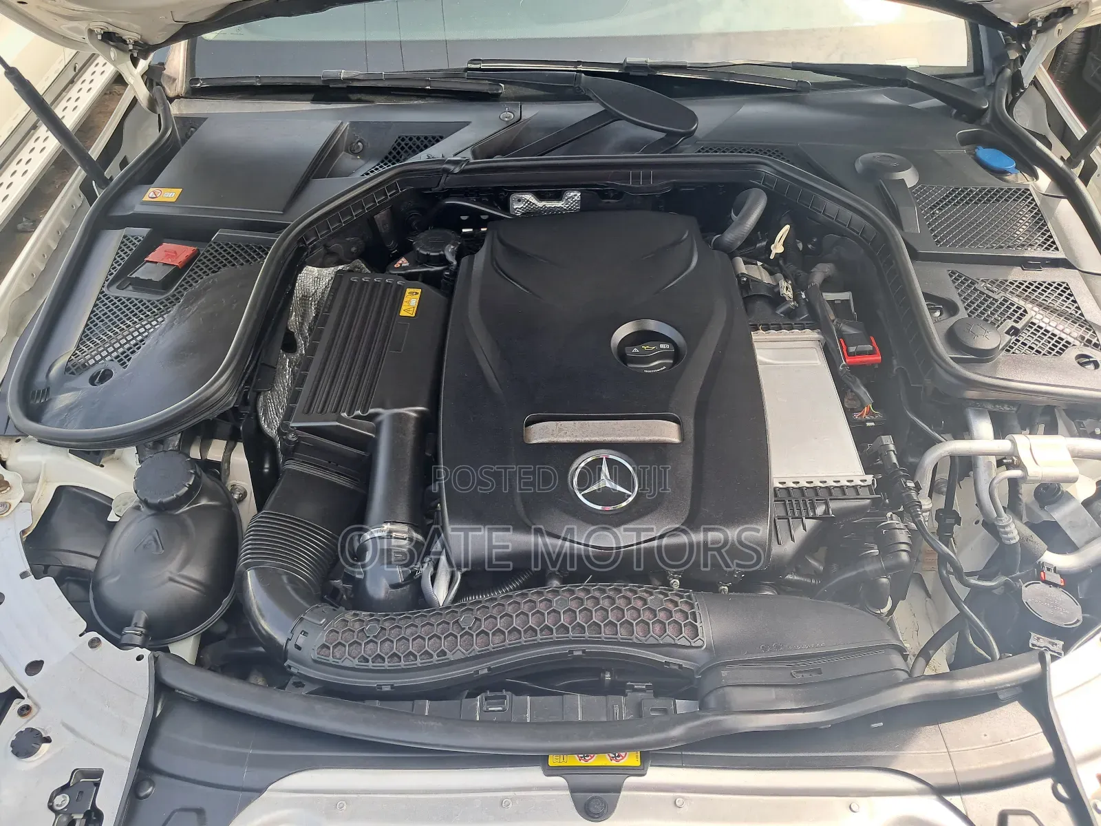 Mercedes-Benz C300 Sport 4Matic Sedan AWD (2.0L 4cyll 7A) 2016 White