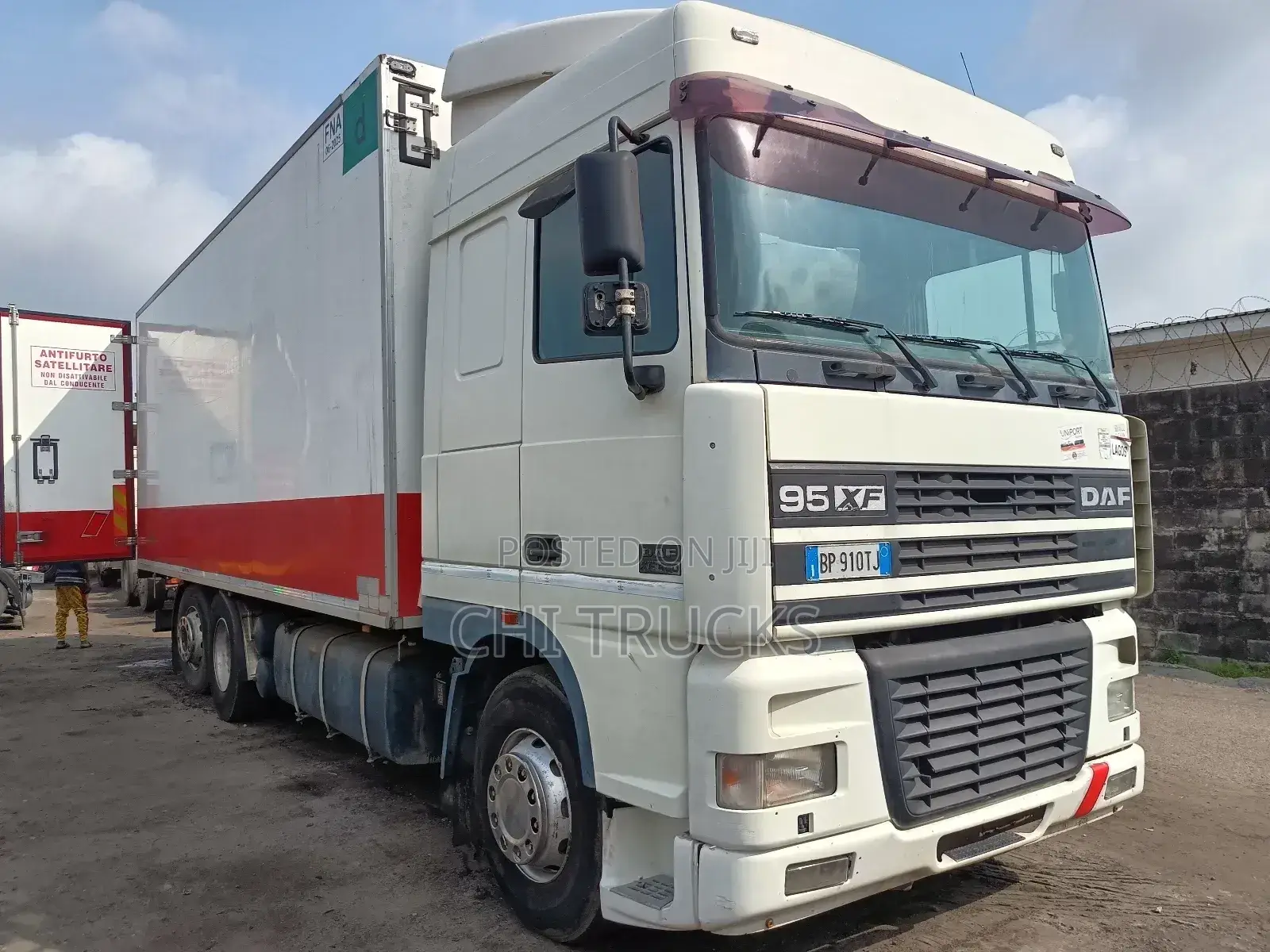 Daf 95 Xf Refrigerator Truck 8tires European Specification
