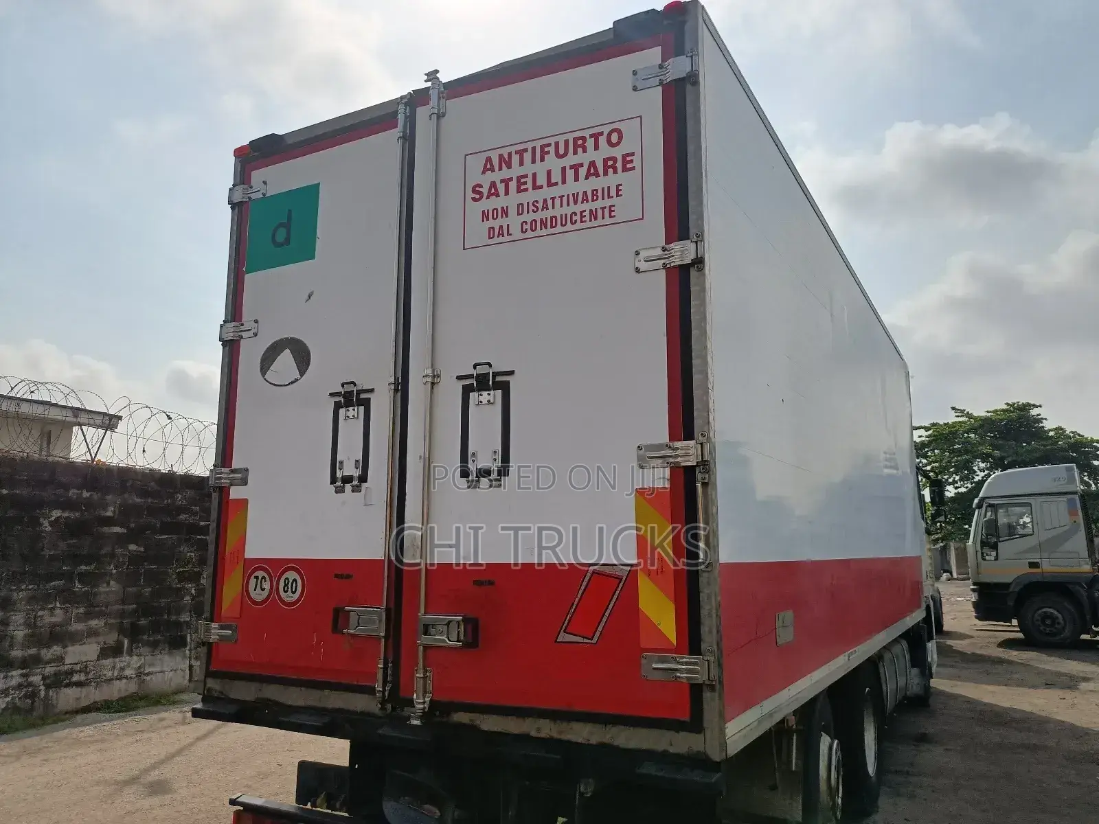 Daf 95 Xf Refrigerator Truck 8tires European Specification