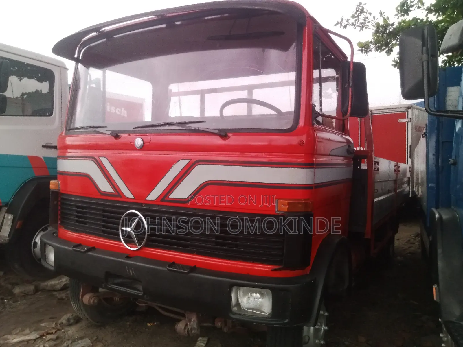 Mercedes-Benz 813 1999 Red