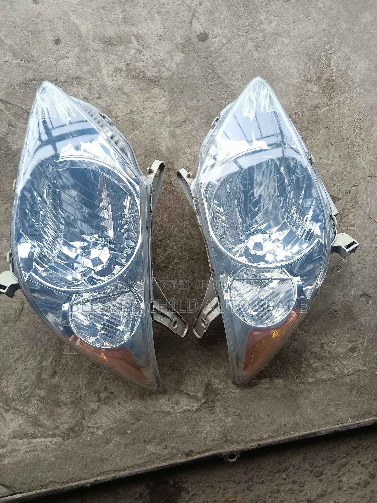 Headlamp Toyota Pontiac Vibe 2005-2007