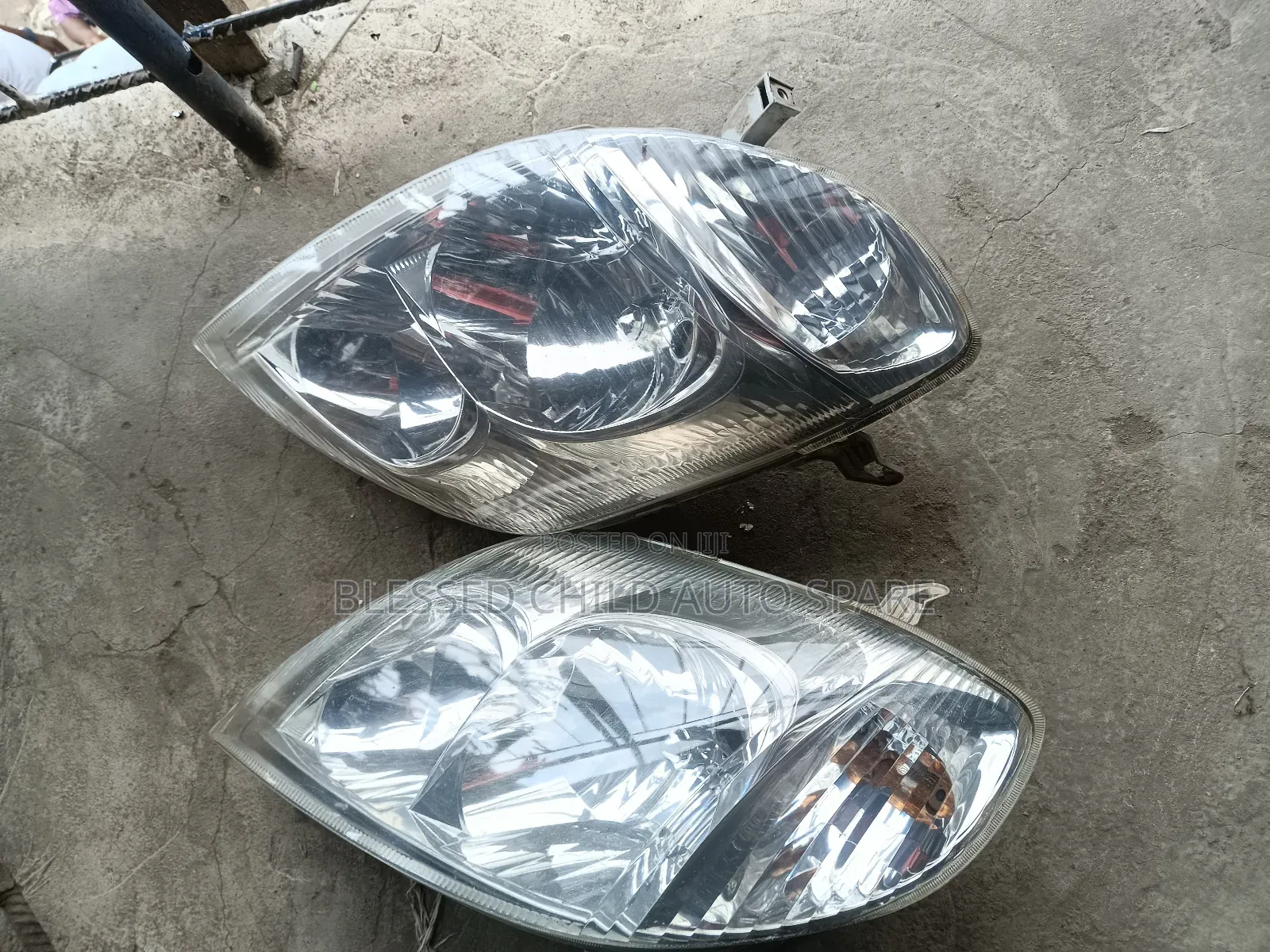 Headlamp Toyota Corolla 2003 Bank Model