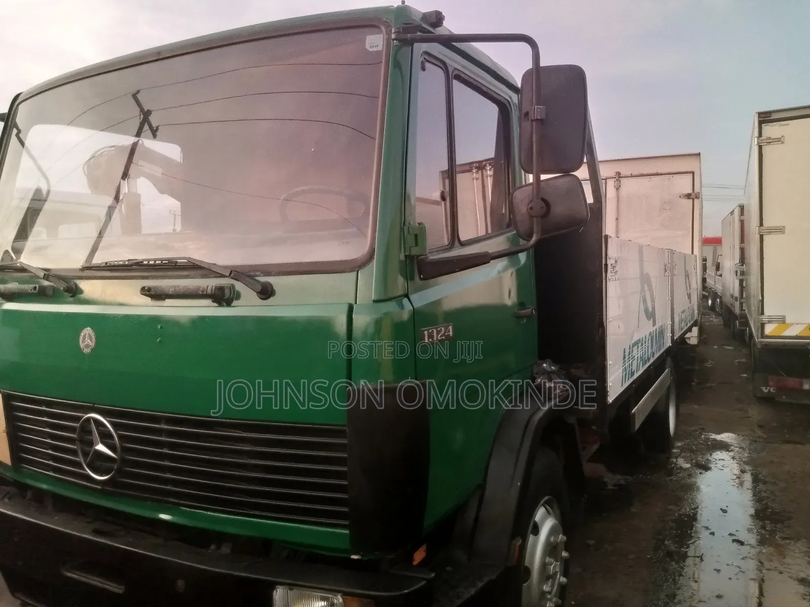 Mercedes 1324 Bucket Back