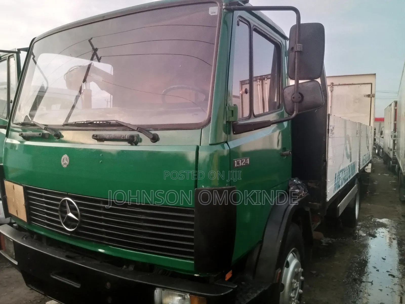 Mercedes 1324 Bucket Back