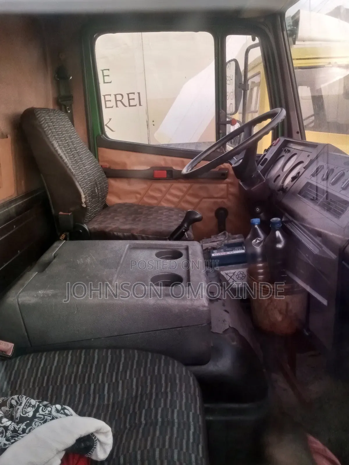 Mercedes 1324 Bucket Back