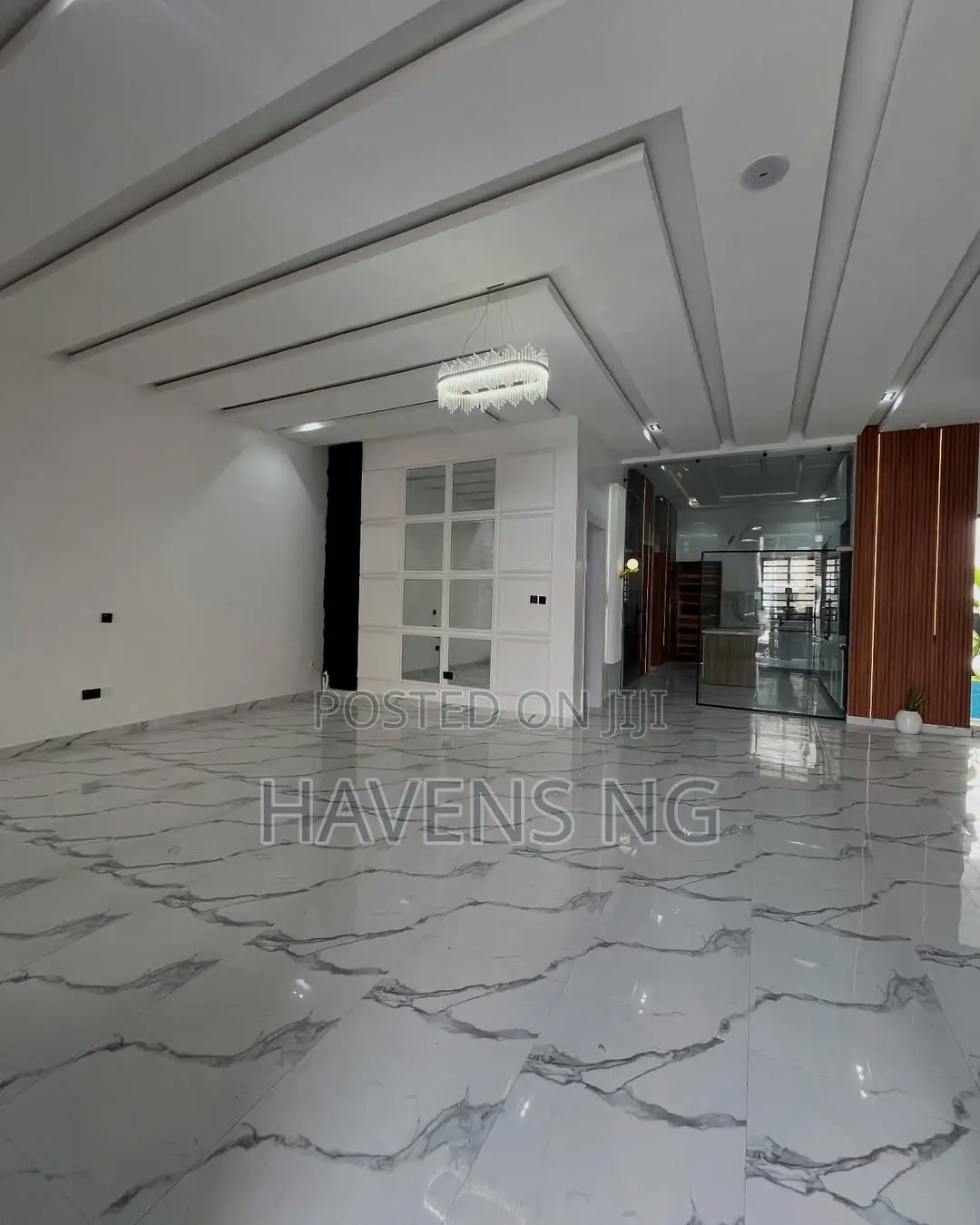 4bdrm Duplex in Chevron for sale