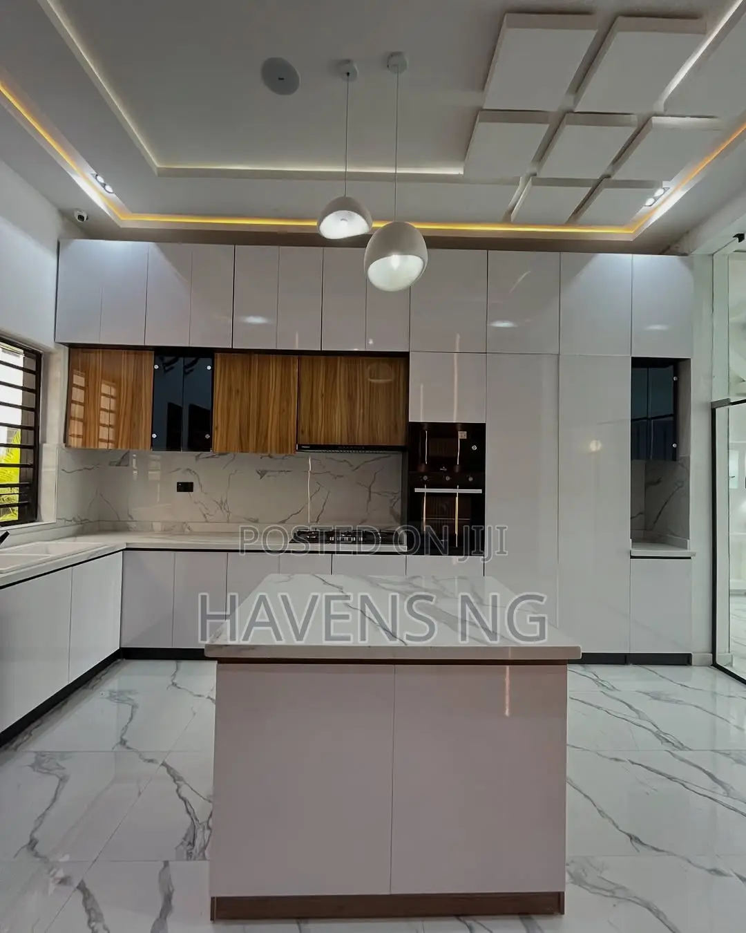 4bdrm Duplex in Chevron for sale