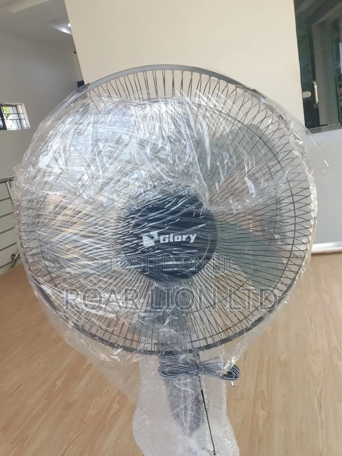 16inch Solar Rechargeable Fan With Panel