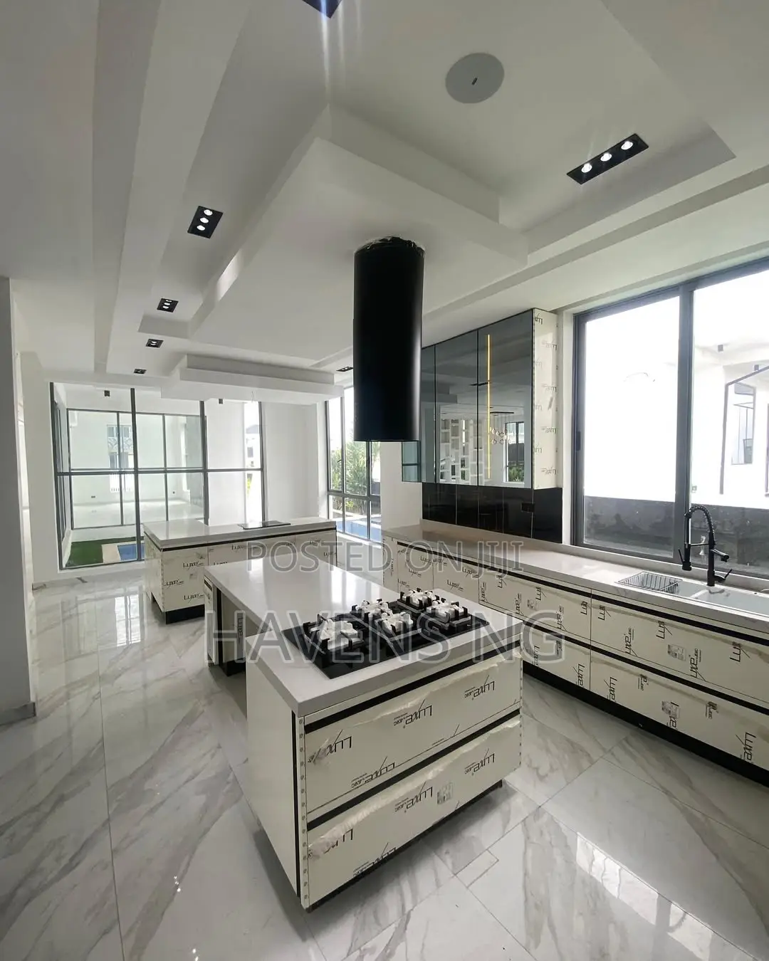 5bdrm Duplex in Osapa london for sale