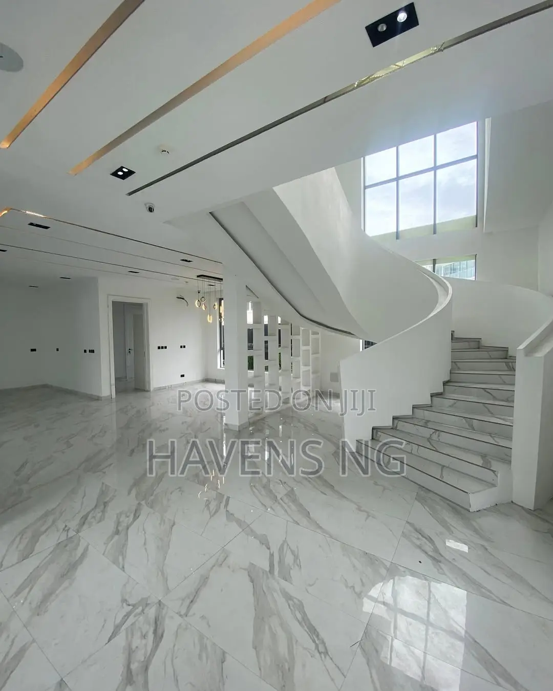5bdrm Duplex in Osapa london for sale