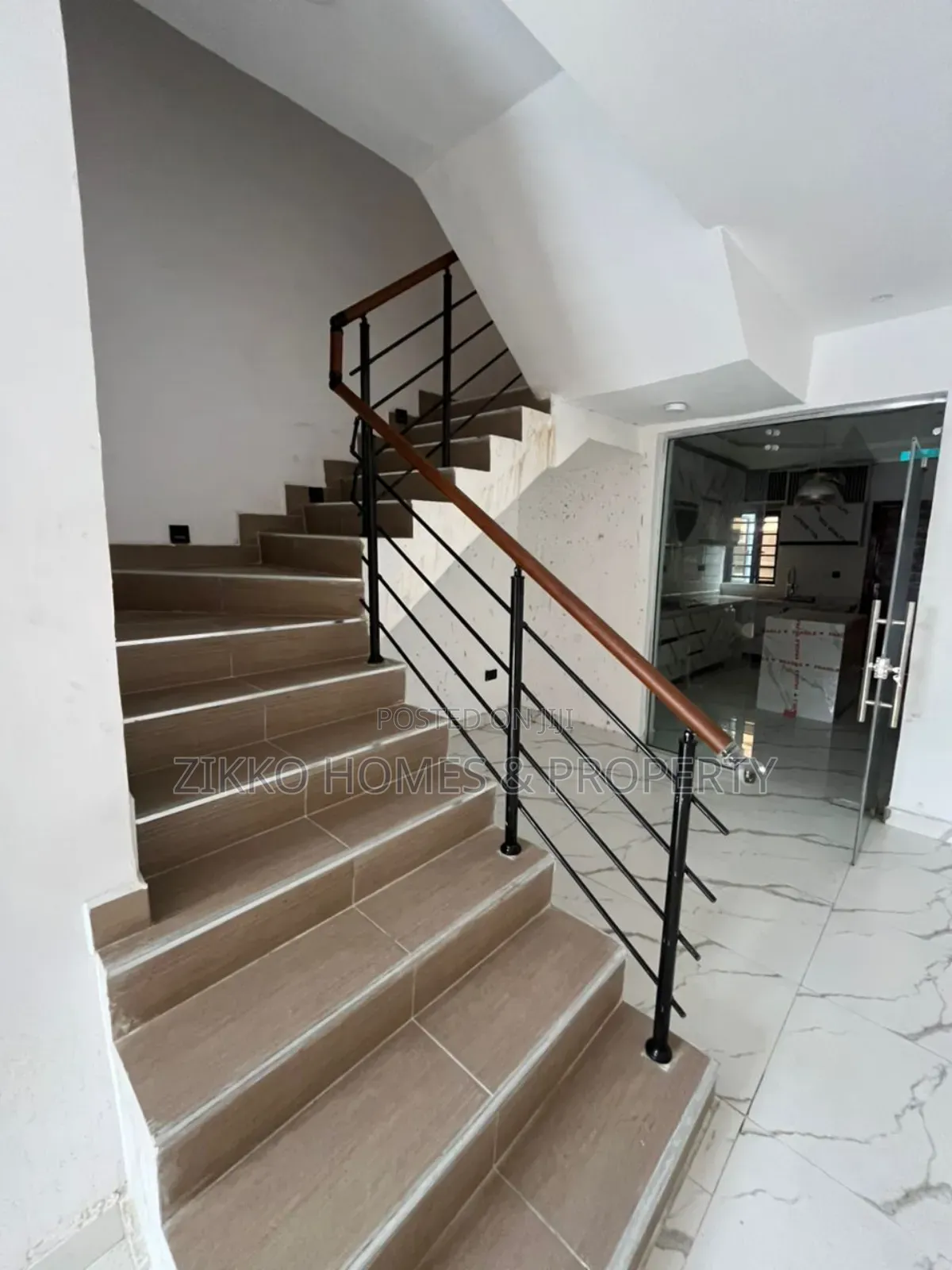 3bdrm Townhouse/Terrace in Ikota, Lekki for sale