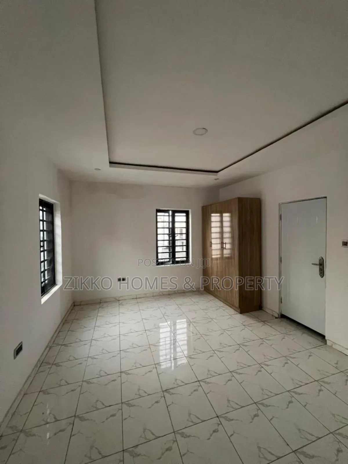 3bdrm Apartment in Ikota Gra, Lekki for sale