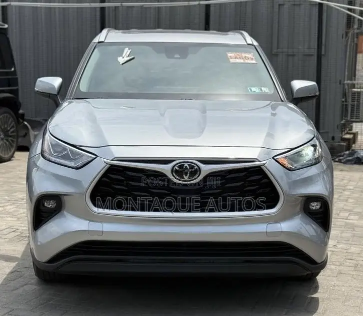 Toyota Highlander XLE AWD 2024 Silver