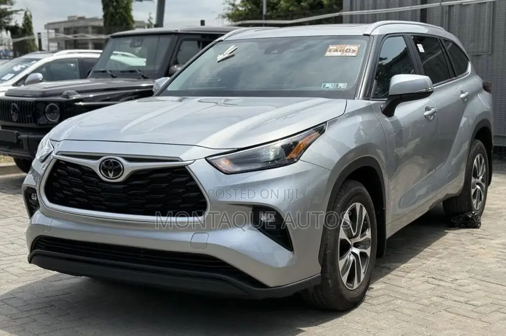 Toyota Highlander XLE AWD 2024 Silver