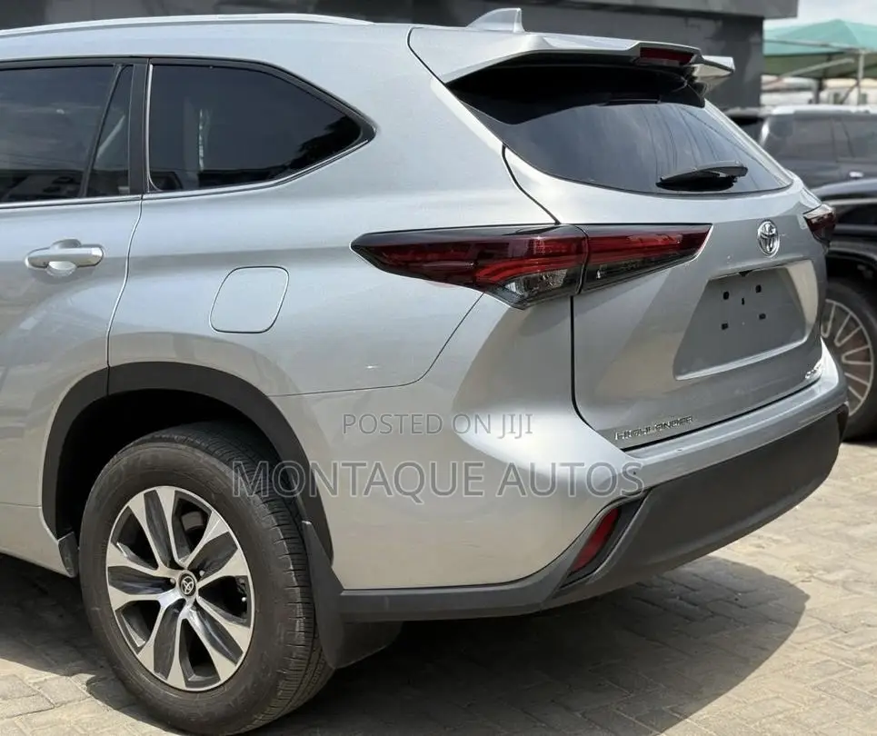Toyota Highlander XLE AWD 2024 Silver