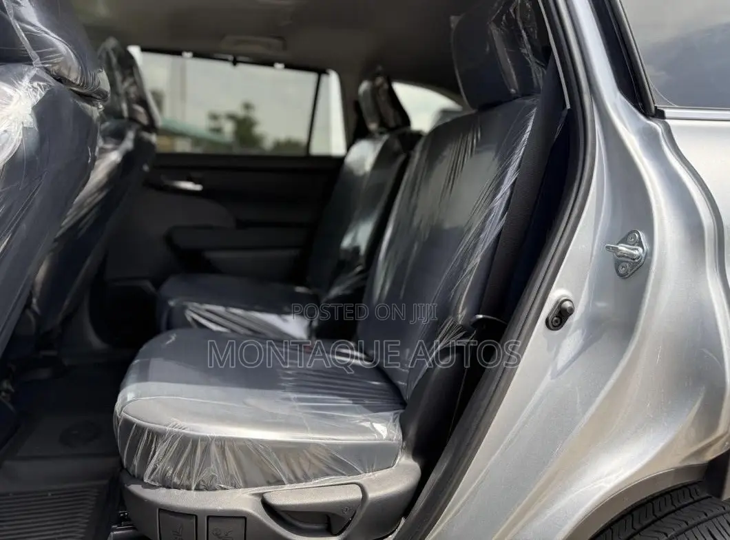Toyota Highlander XLE AWD 2024 Silver
