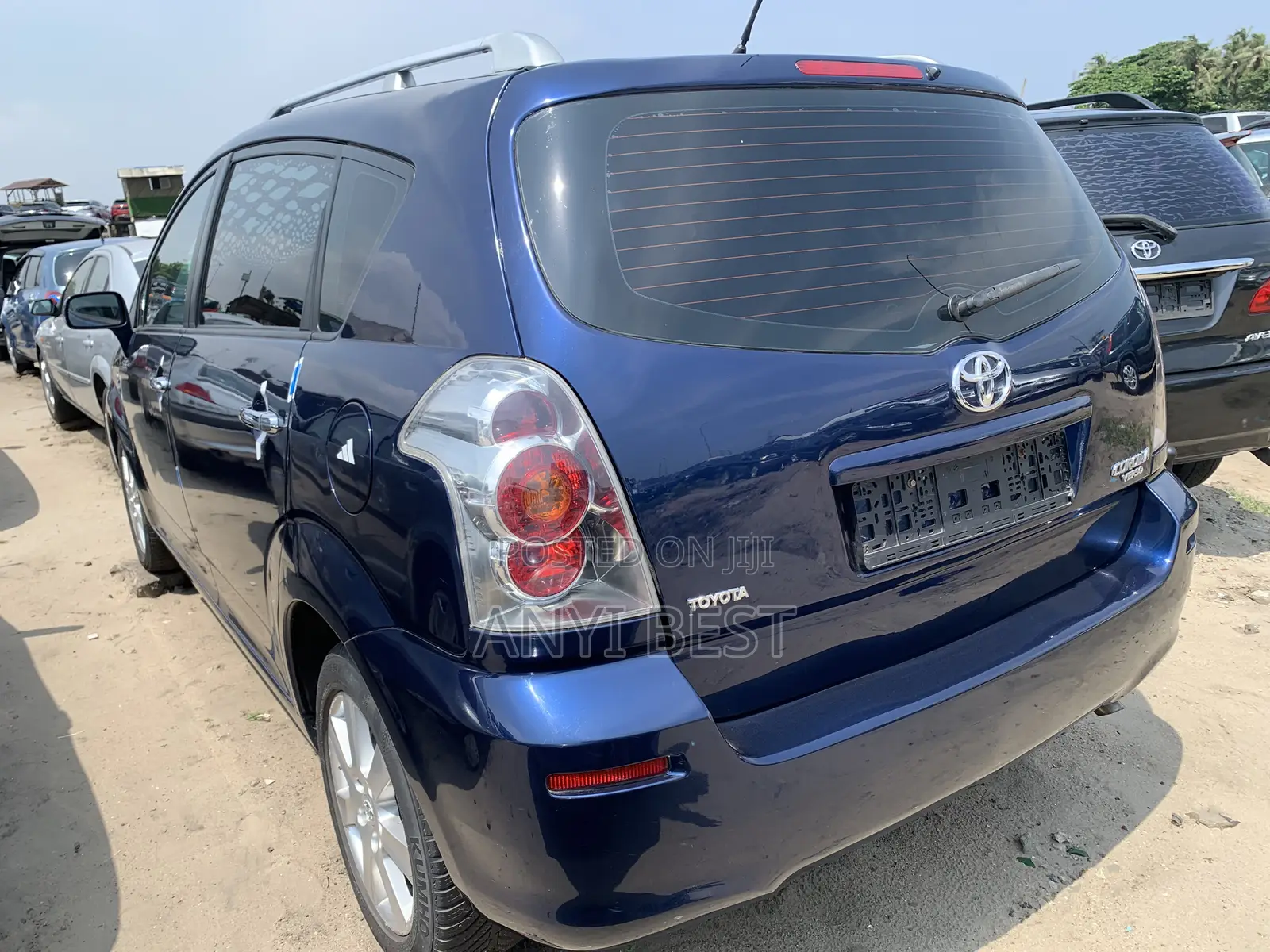 Toyota Verso 2010 Blue
