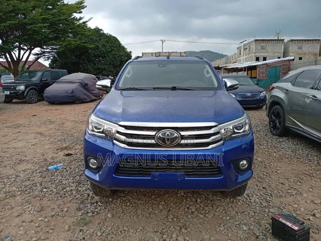 Toyota Hilux 2023 Blue