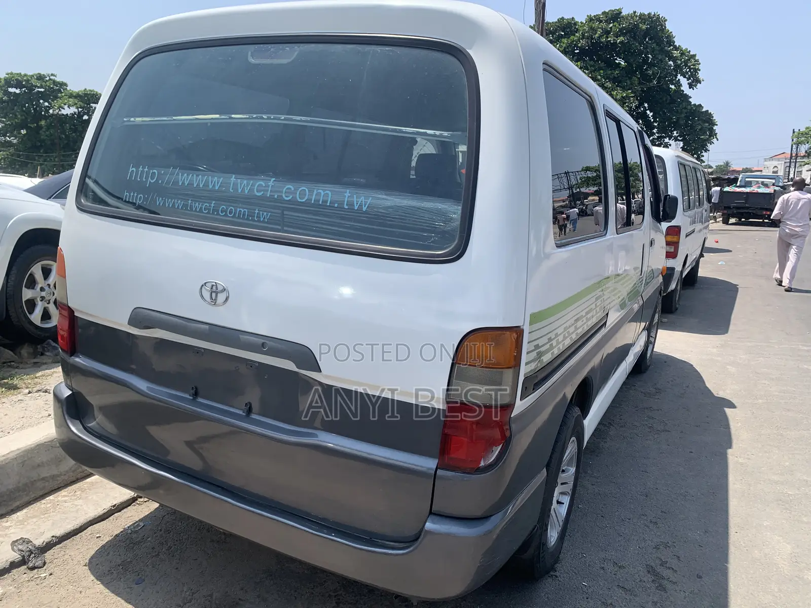 Toyota Grand HiAce 2005 White
