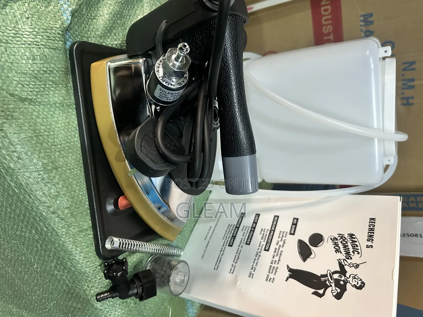Penguin Gravity Steam Iron With De-Mineralized