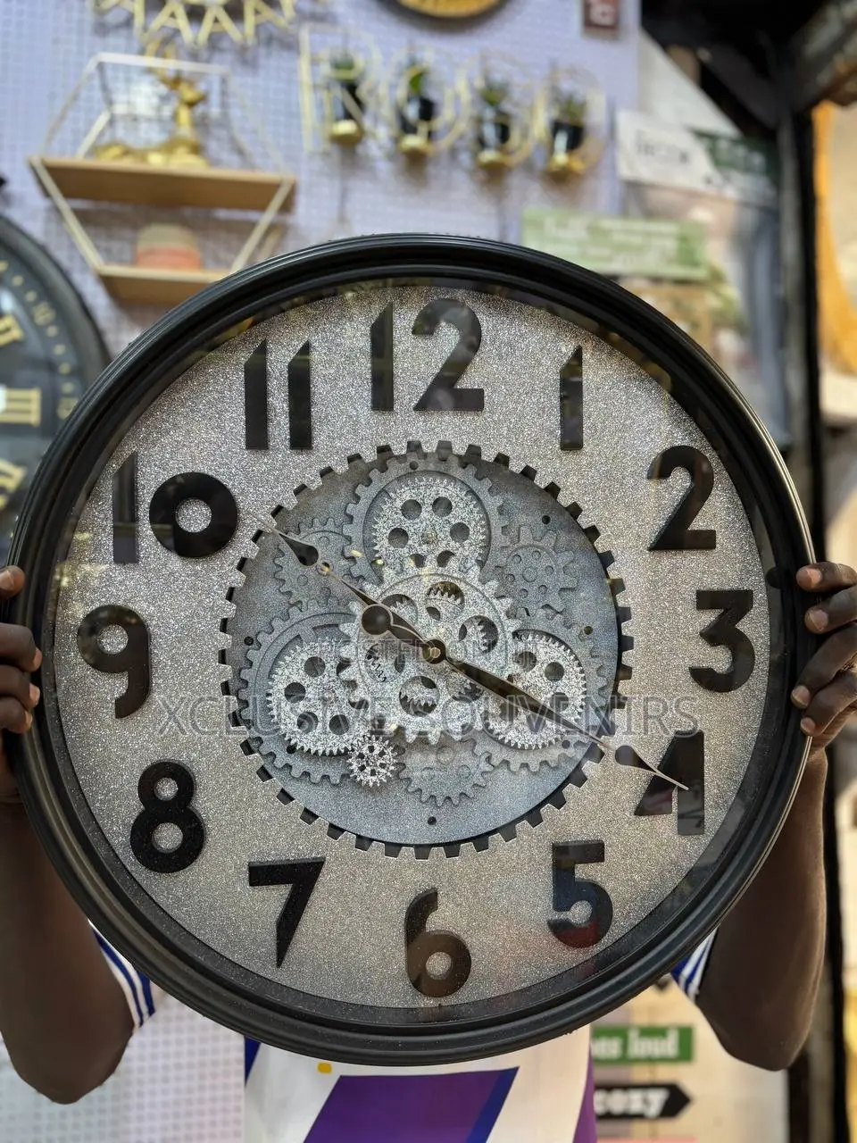 Glitter Clock With Rotor Gears