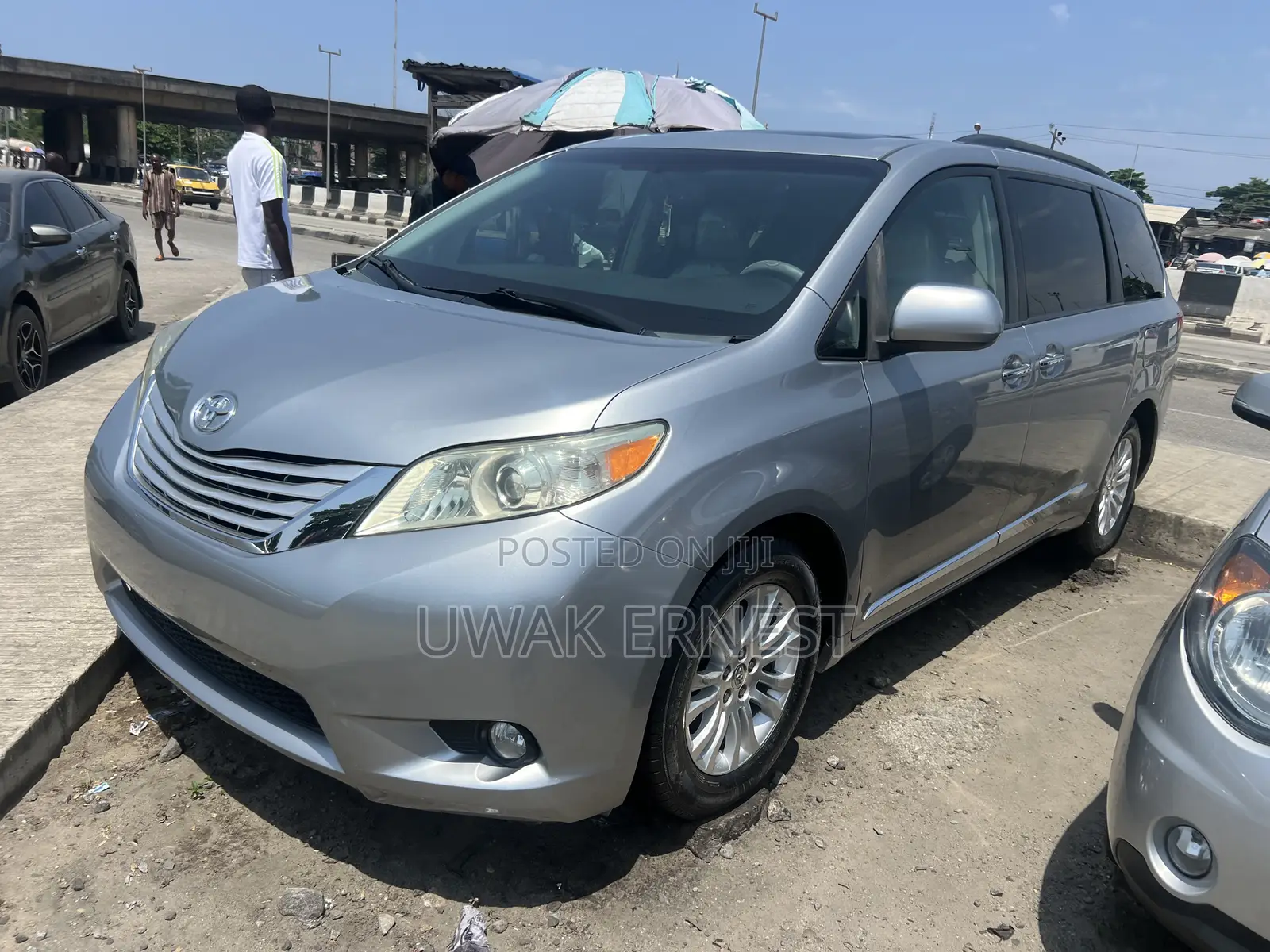 Toyota Sienna XLE AWD 7-Passenger 2013 Silver