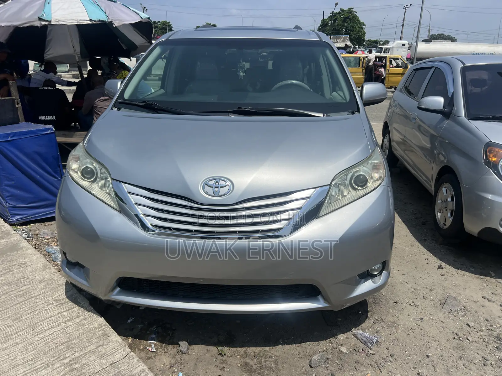 Toyota Sienna XLE AWD 7-Passenger 2013 Silver