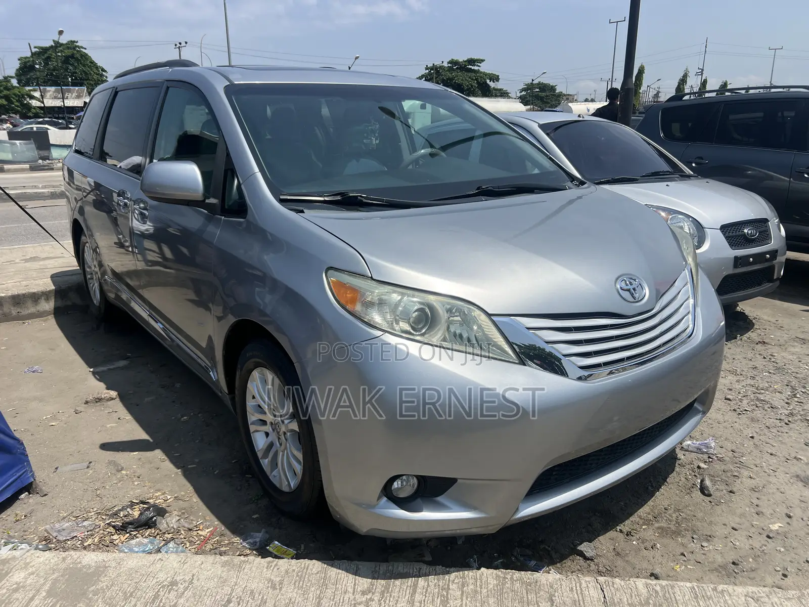 Toyota Sienna XLE AWD 7-Passenger 2013 Silver