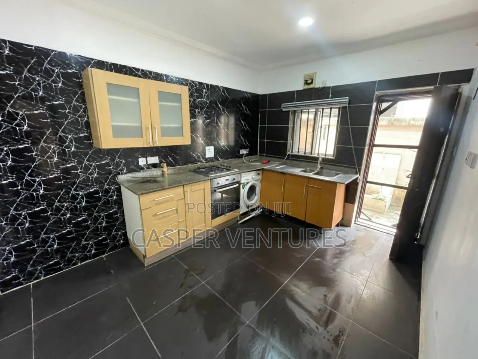 4bdrm Duplex in Osapa for sale