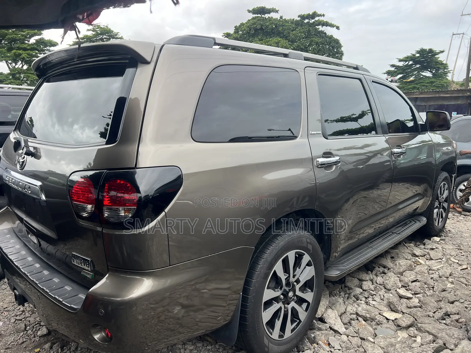 Toyota Sequoia Platinum 4dr SUV 4WD (5.7L 8cyl 6A) 2016 Brown