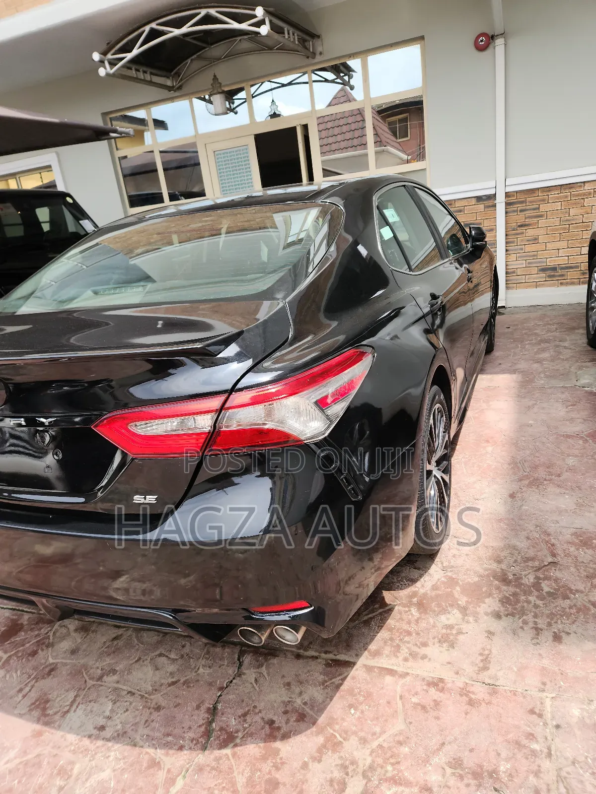 Toyota Camry SE FWD (2.5L 4cyl 8AM) 2018 Black