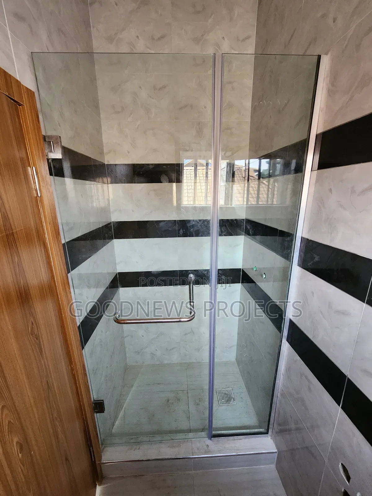 Shower Door With 10mm Glass
