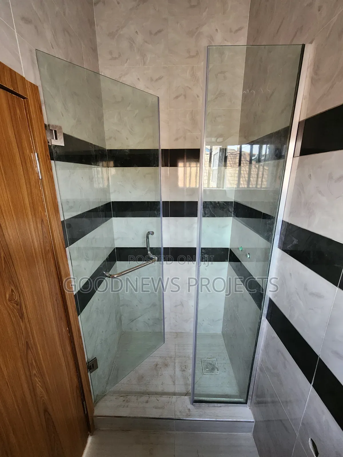 Shower Door With 10mm Glass