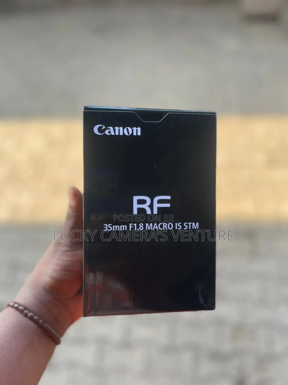 Canon 35mm F1.8 Macro Is STM Lens