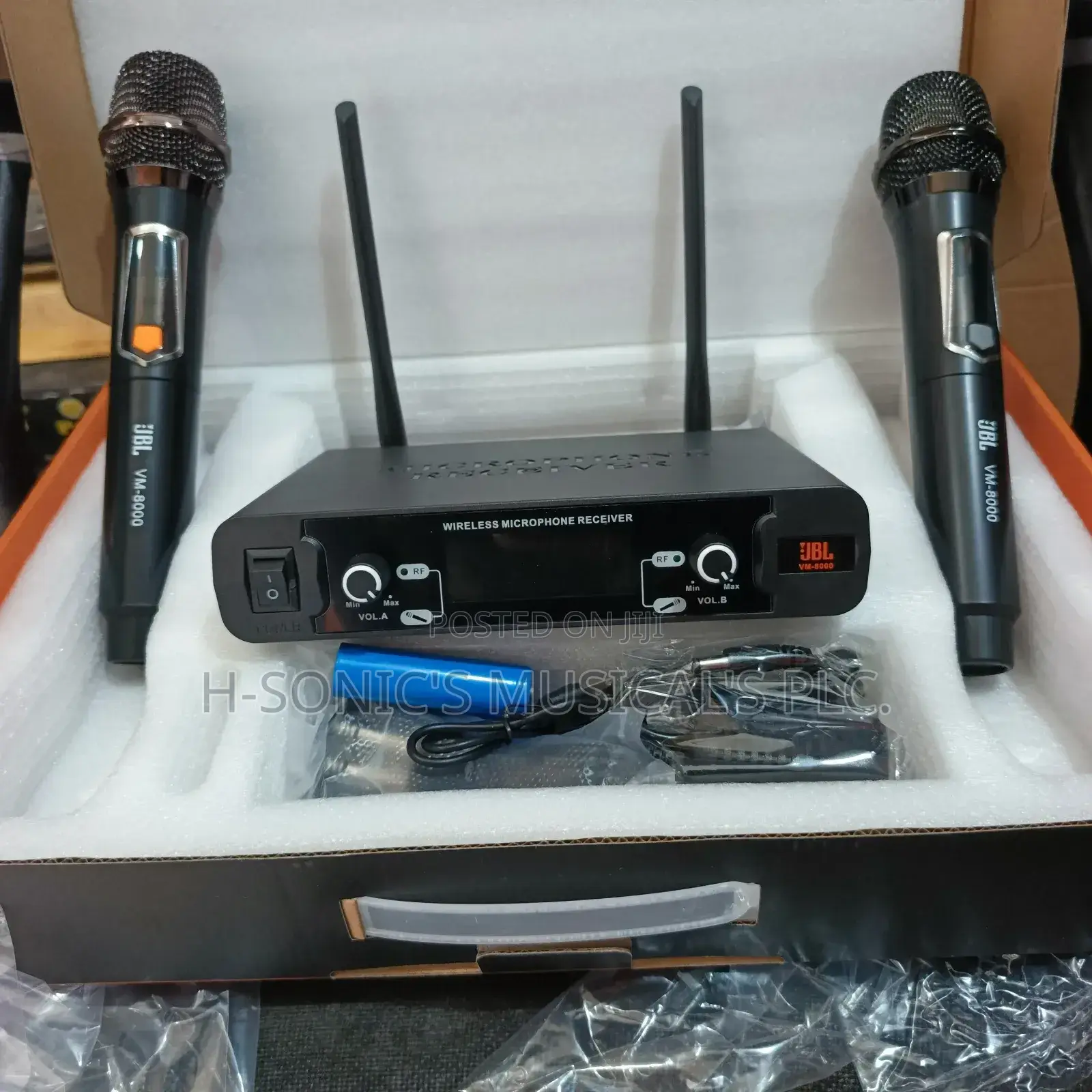Professional JBL Vm-8000 Wireless Microphone.