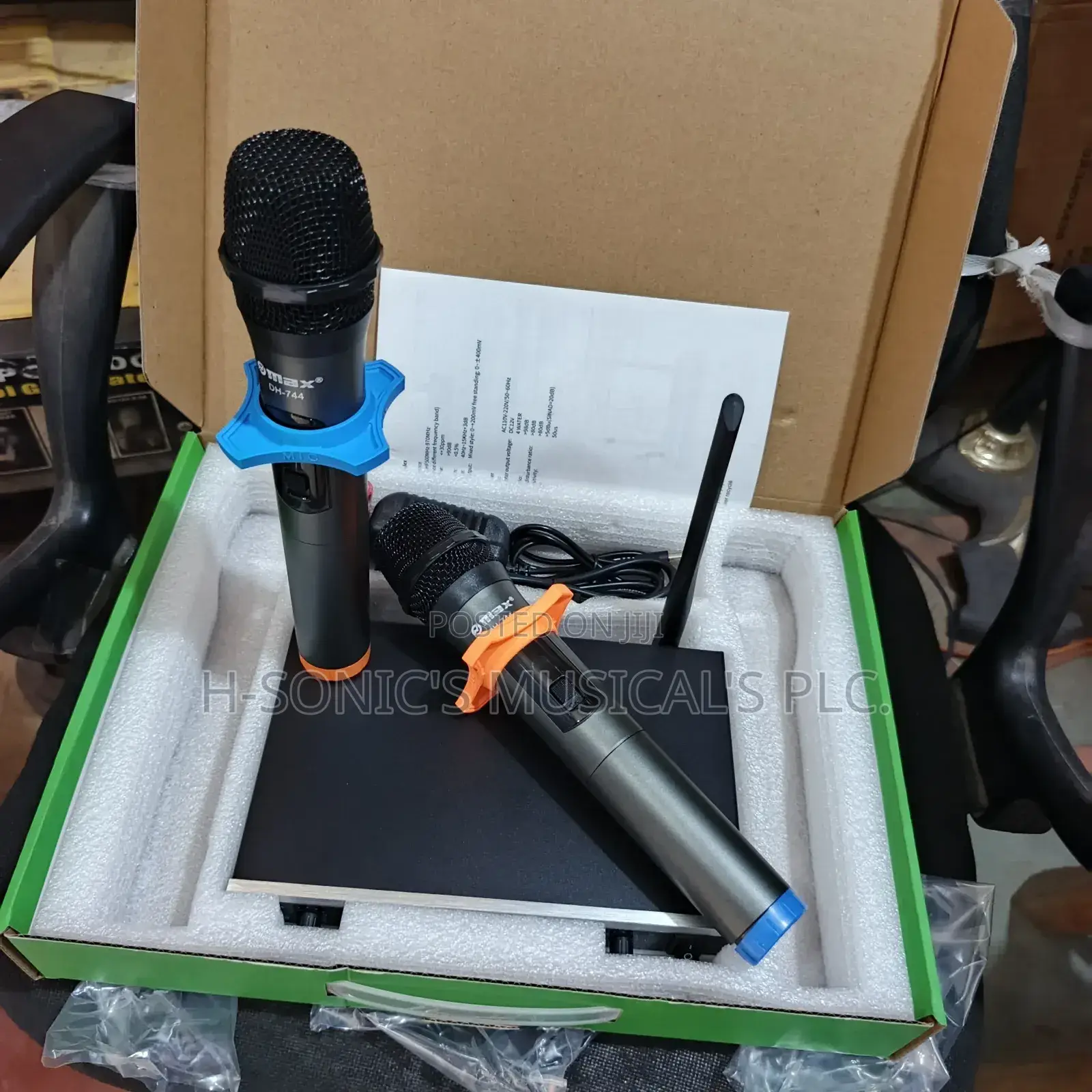 Professional Omax Dh-744 Wireless Microphone.
