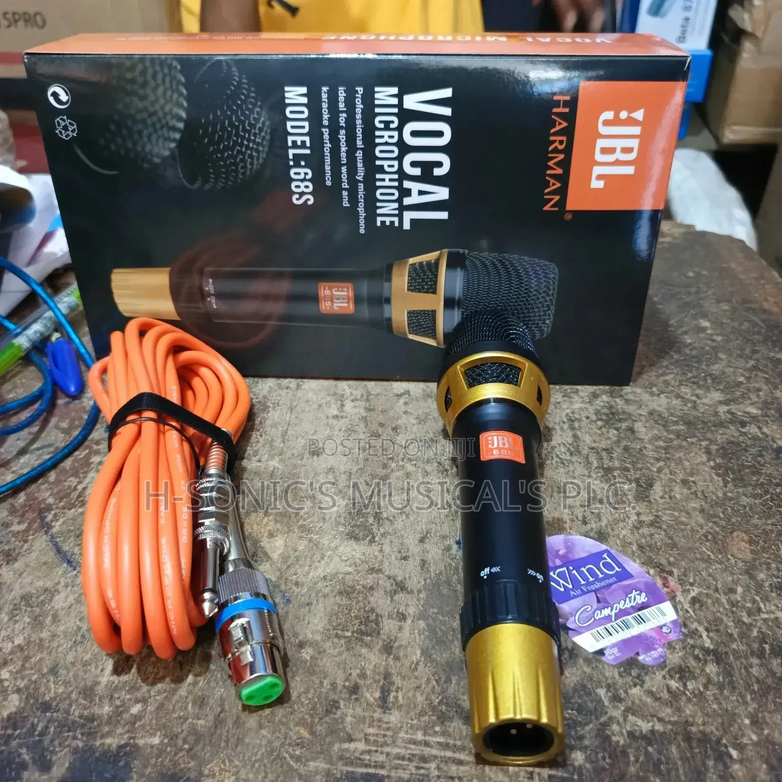 High-Quality JBL Model:68s Dynamic Wired Microphone.