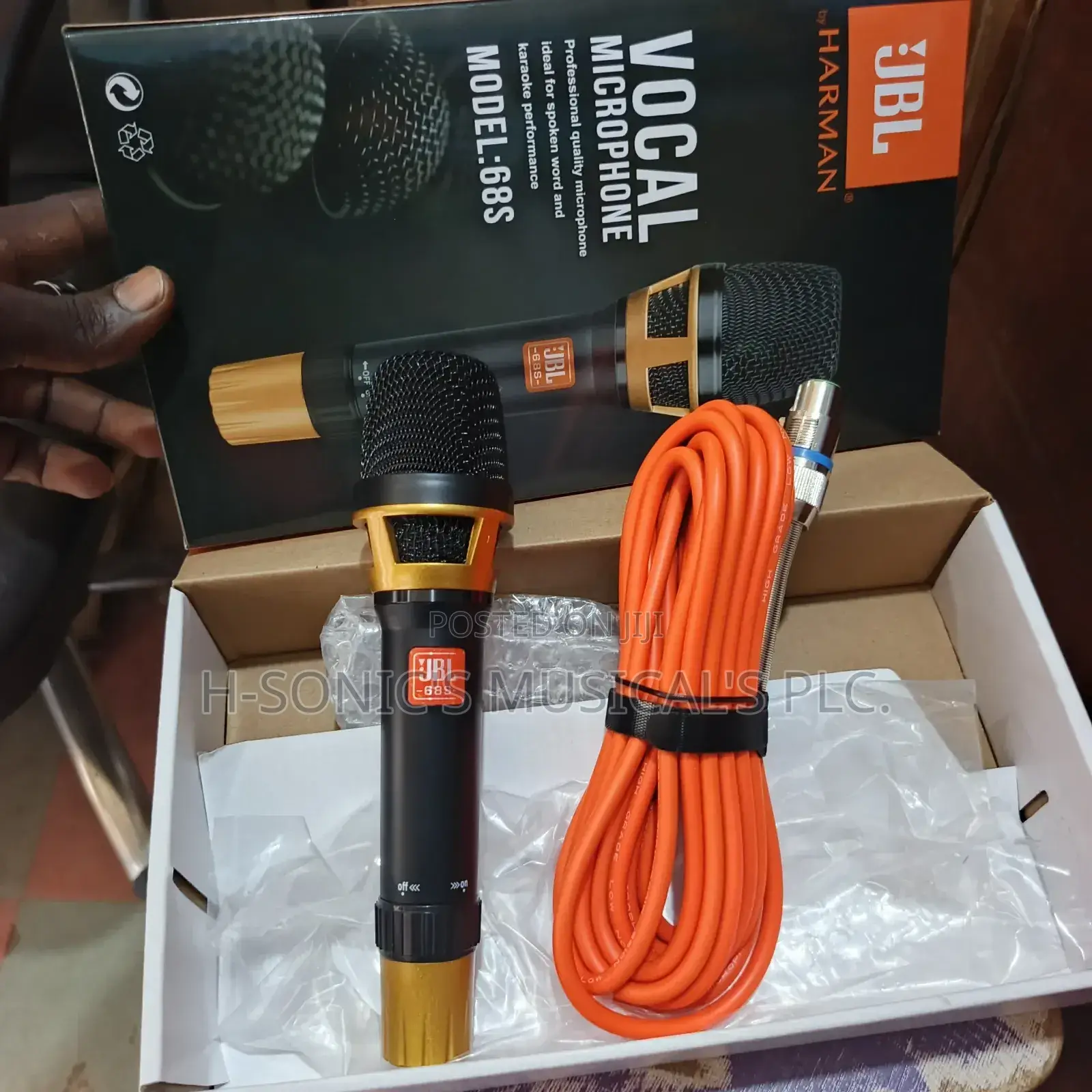 High-Quality JBL Model:68s Dynamic Wired Microphone.
