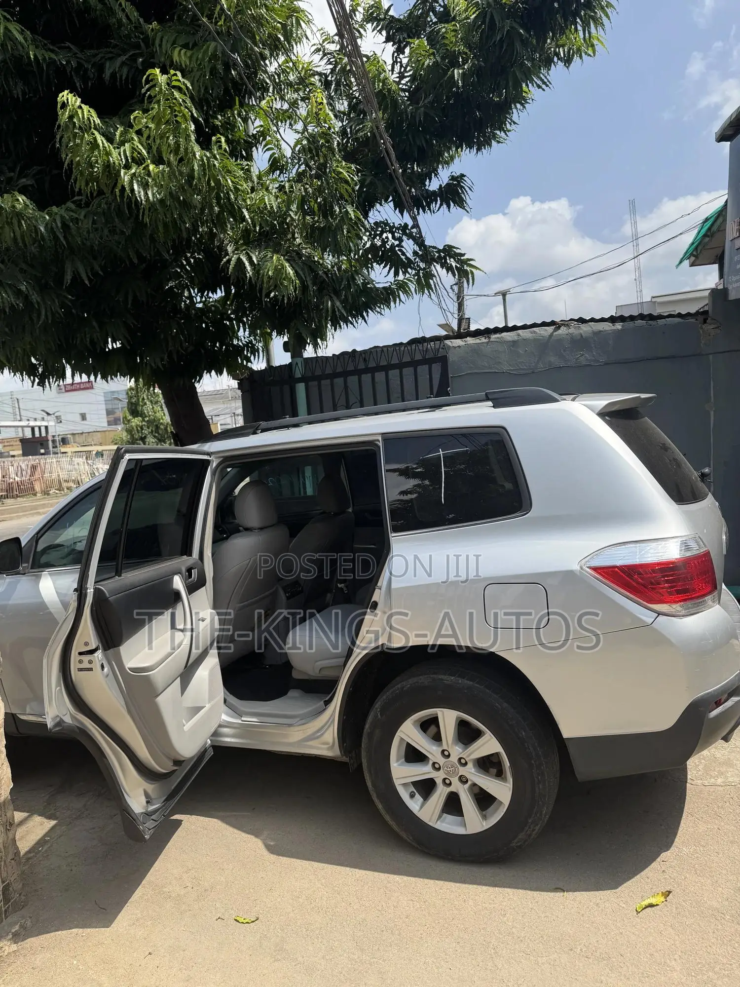 Toyota Highlander 3.5L 4WD 2013 Silver