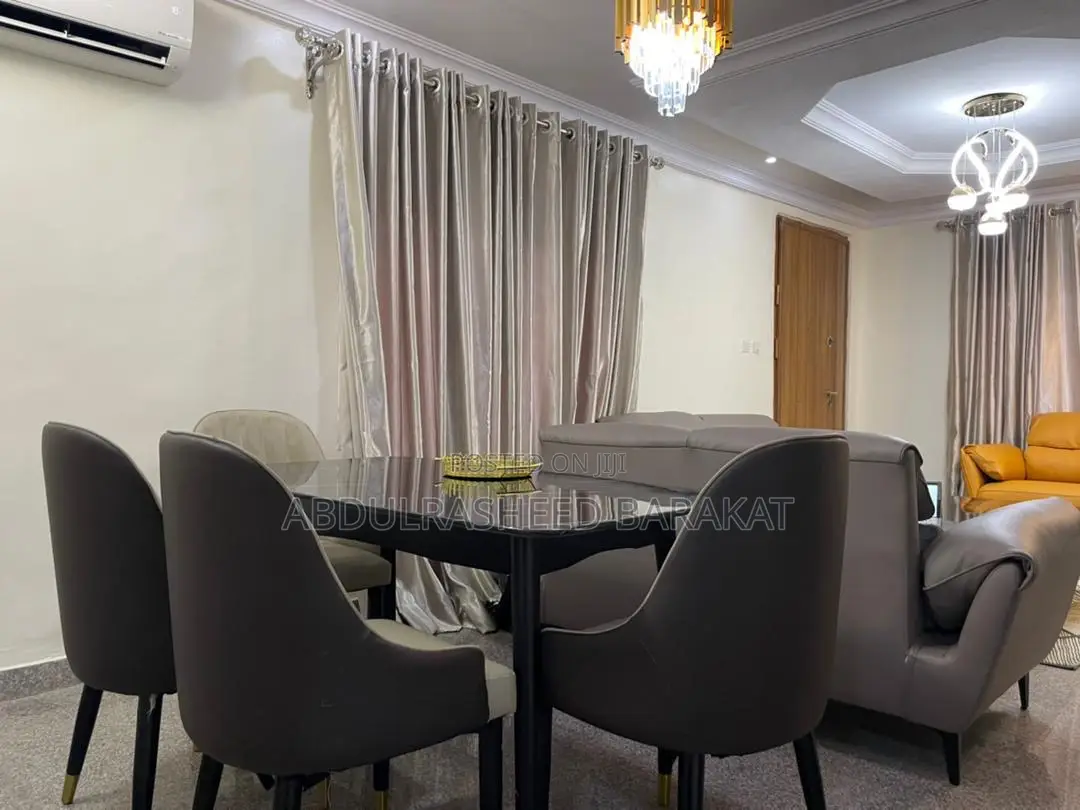 Luxury Three Bedroom Apartment