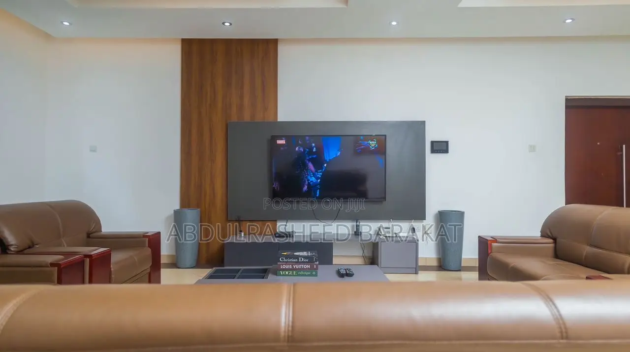 Luxury Three Bedroom Apartment With Pool Gym