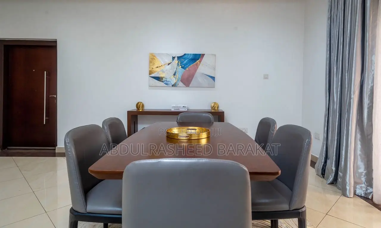 Luxury Three Bedroom Apartment With Pool Gym