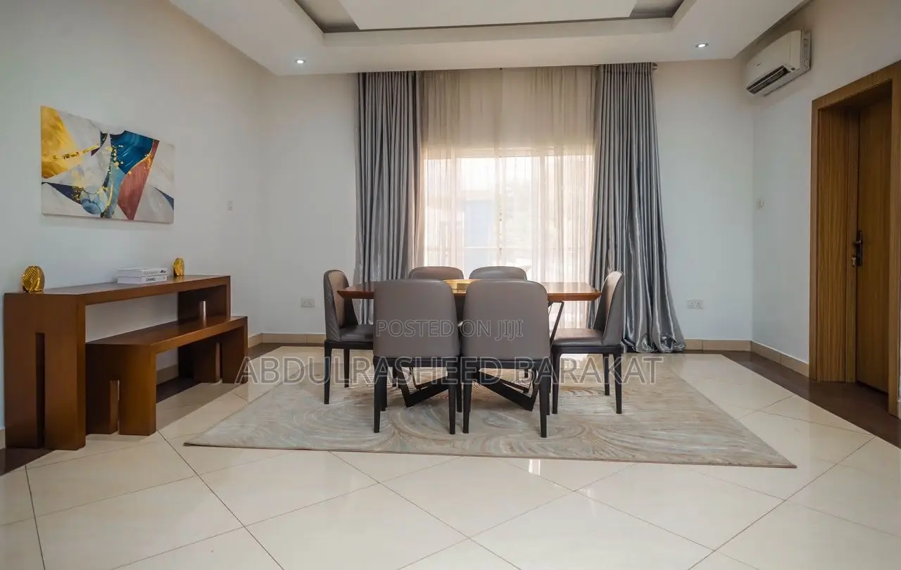 Luxury Three Bedroom Apartment With Pool Gym