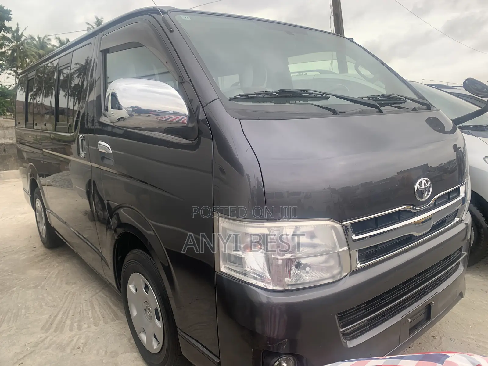 Toyota HiAce 2012 Black