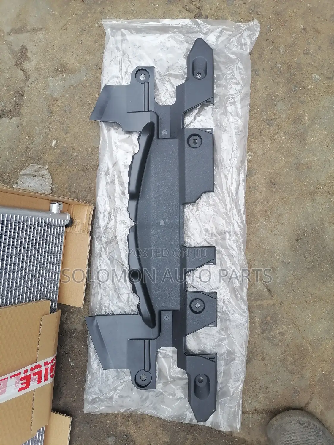 Radiator Plastic Rav4 2017 2018