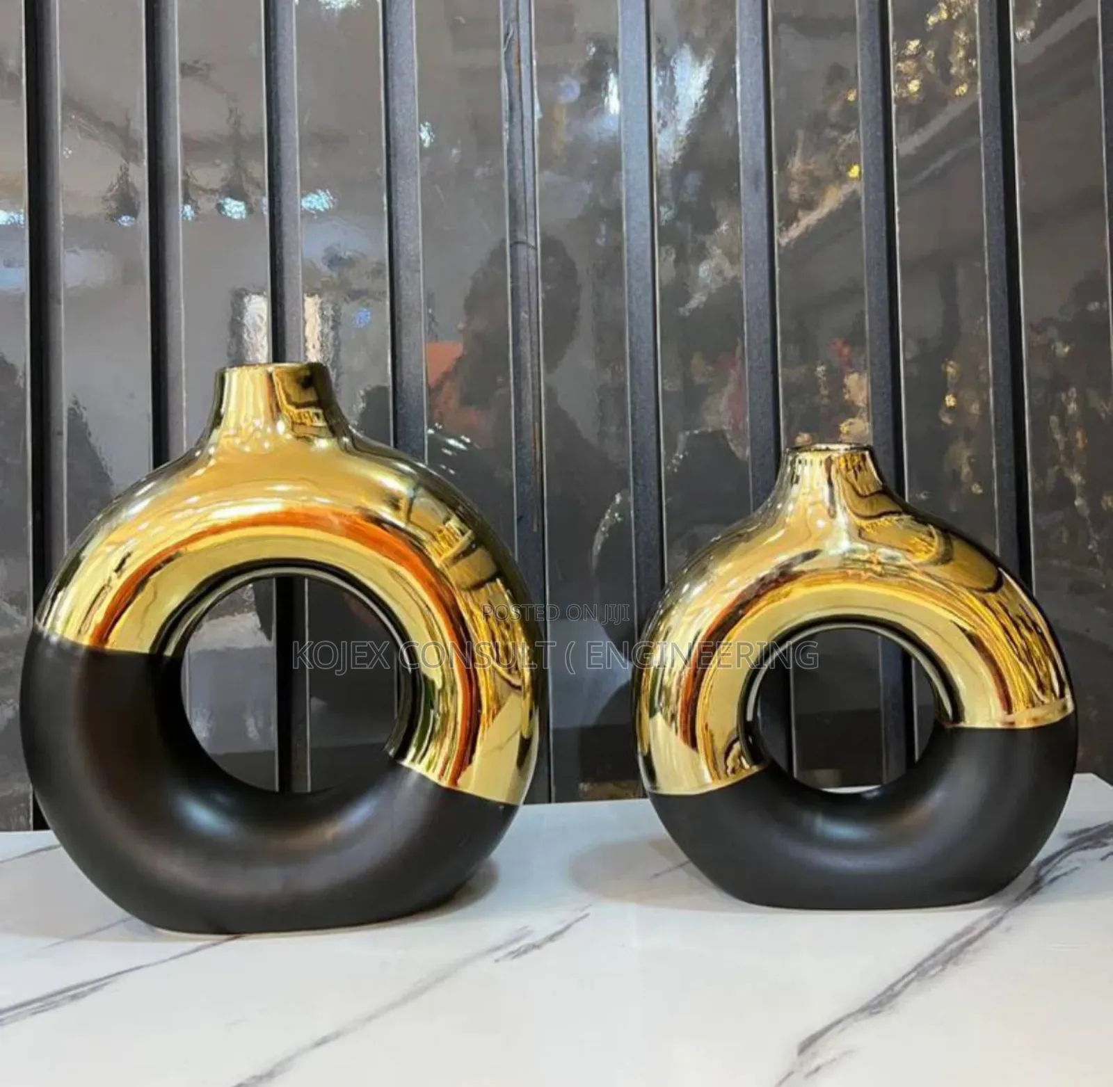 2-Tone Donut Vase
‎.
‎Drop Dead Gorgeous Vase
‎.