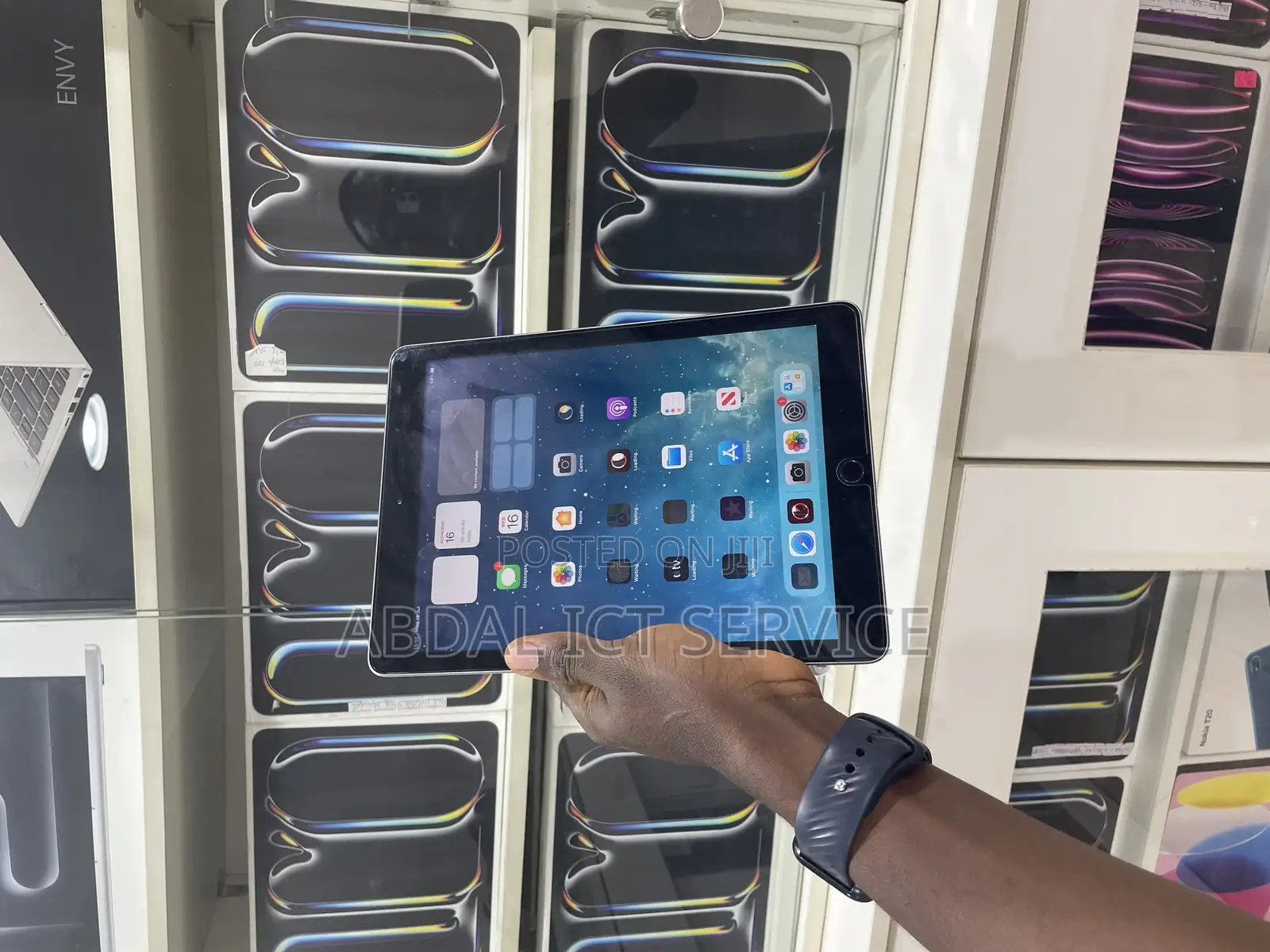 Apple iPad Wi-Fi 32 GB Gray